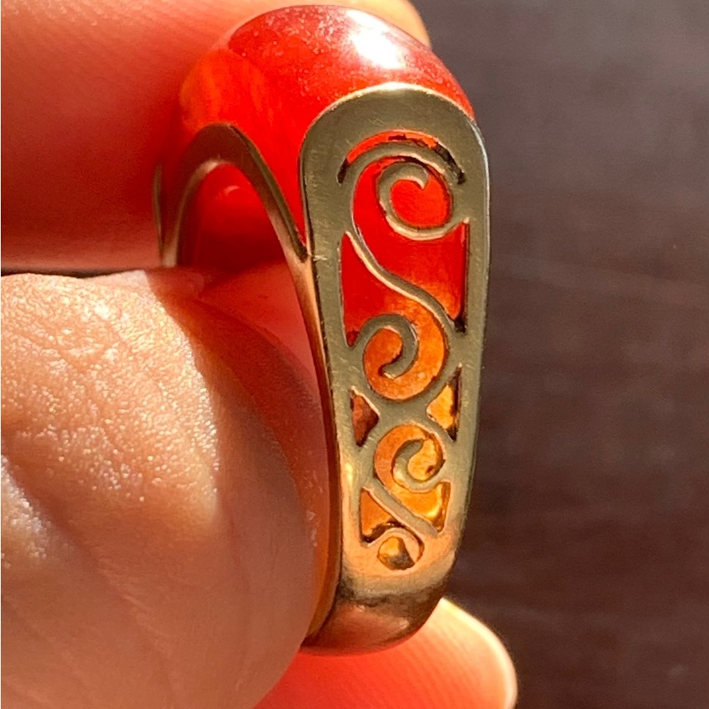 14kt yellow gold Red Jade Ring - Picture 3 of 11